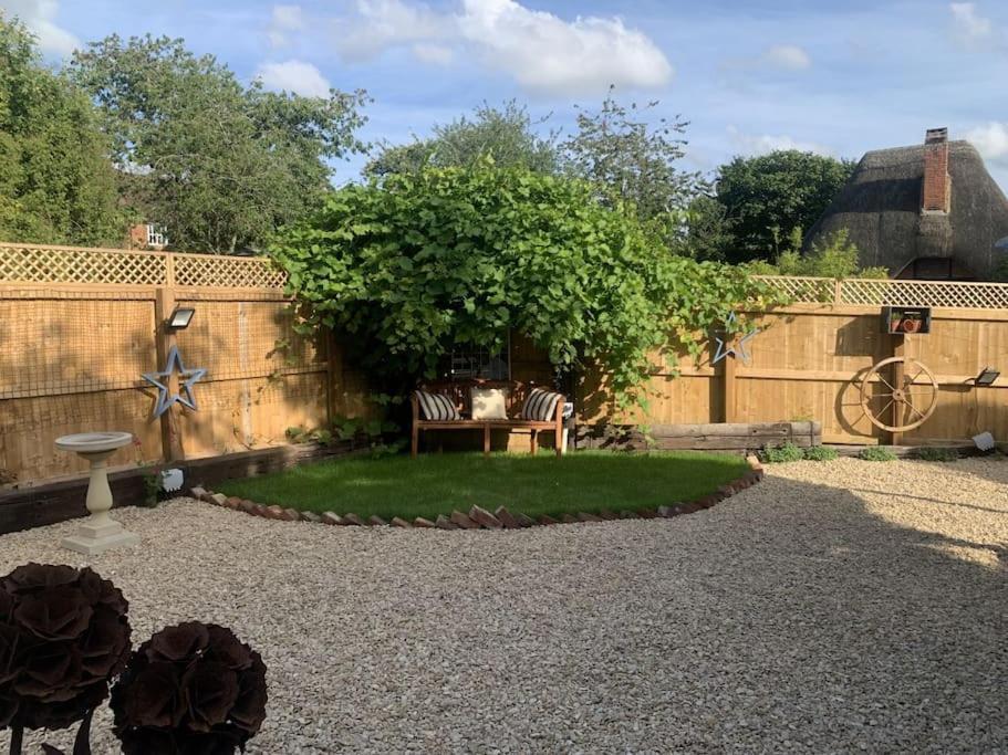 The Shack - Thatched Self Contained Annex Collingbourne Ducis المظهر الخارجي الصورة